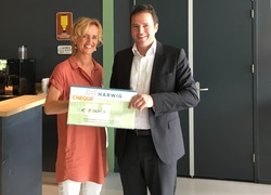 Normal_uitreiking_cheque_ronald_mc_donald