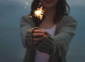 Normal_kind_wonderkaars_vuurwerk_sparkler_hand